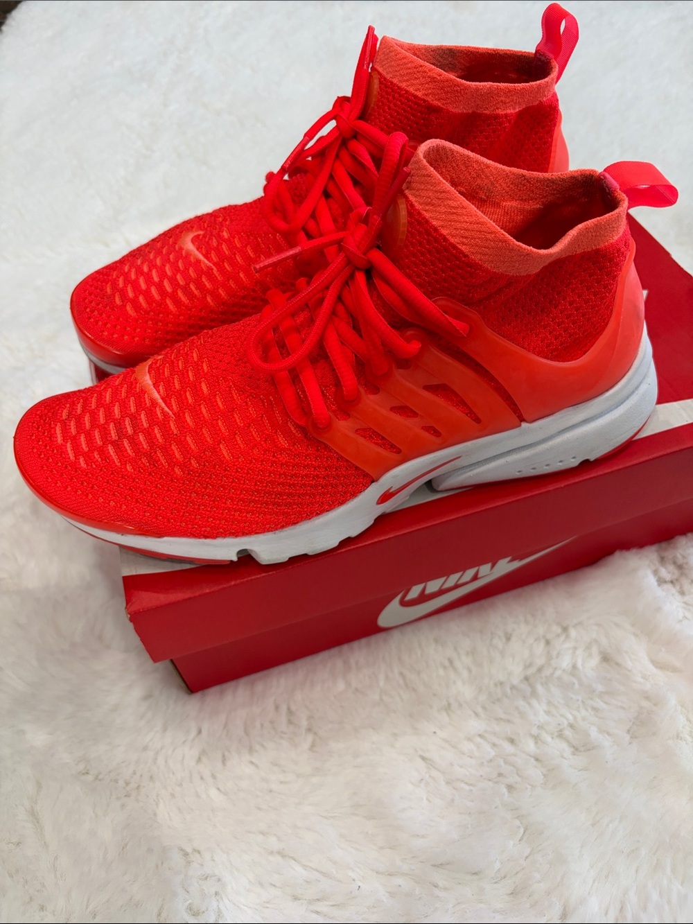 Nike Women’s Bright Mango, Size 9.5,Air presto flyknit Ultra,High-Top Sneakers
